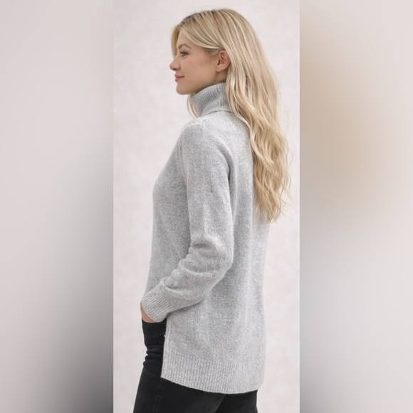 Aritzia Light Gray Cozy Turtleneck Sweater - Picture 2 of 3